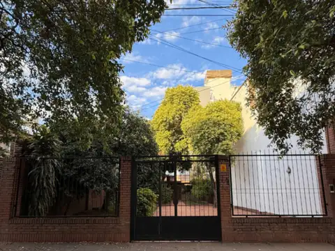 Casa uso administrativo en alquiler. Catamarca 30.