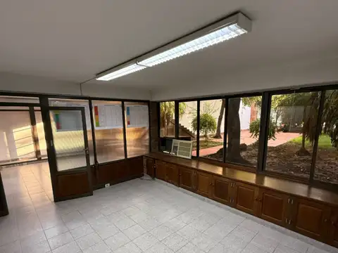 Casa uso administrativo en alquiler. Catamarca 30.