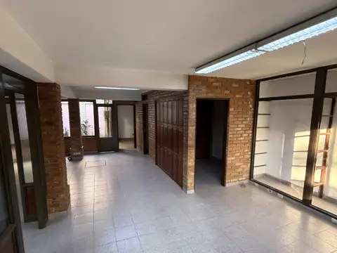 Casa 5 ambientes con 4 baños