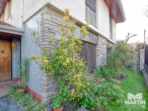 Casa 6 ambientes con 3 baños