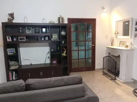 San Martín. Impecable PH 4 ambientes c/cochera en 1º piso