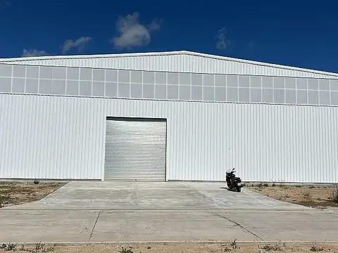 Deposito a estrenar sobre Colectora Au Bs As La Plata Km 30, c/portones para camiones containers.  A