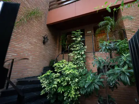 Venta Casa lote propio 5 Ambientes en Suite con Patio Cocheras en Coghlan