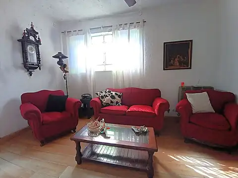 Casa 3 ambientes con 2 baños