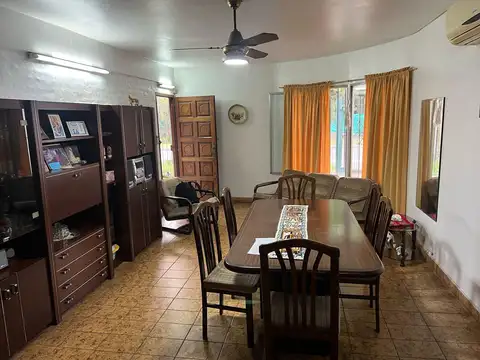 Casa en Venta con 3 cocheras