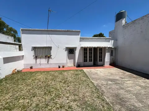 Casa a la Venta en los hornos - Calle 136/ 69 y 70 