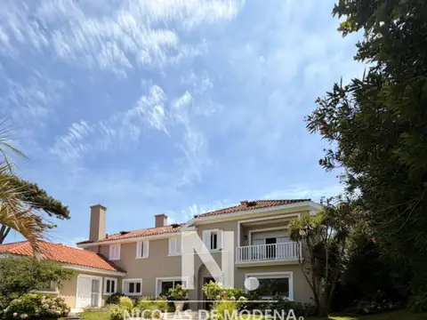 Casa en Venta de 5 dormitorios en el Golf , Punta del este , Playa Bravav