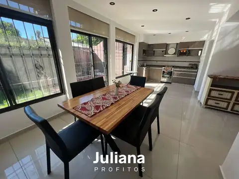 Casa cuatro ambientes en venta - Quilmes