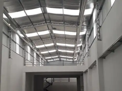 Galpon en Alquiler en Villa Lynch, USD 4.000