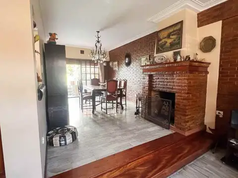 VENTA CASA 5 AMB GARAGE JARDIN PARRILLA TERRAZA