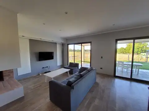 Casa en Venta con 2 cocheras