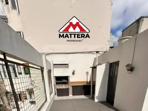 CASA EN VENTA DUPLEX DE 4 AMBIENTES C/DEPENDENCIAS SAN TELMO - EXCELENTE ESTADO CON 2 COCHERAS Y 3 B