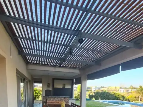 Casa 4 ambientes con 4 baños