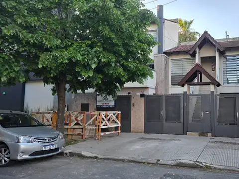 TIPO CASA AL FRENTE CON COCHERA / PARRILLA / PATIO / IMPECABLE Departamento tipo casa en venta en Barrio San Pedro