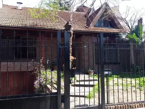 Casa  en Venta ubicado en Castelar, Morón, G.B.A. Zona Oeste - AMA0047_LP545116_8