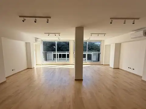 Oficina en Alquiler con 1 cochera