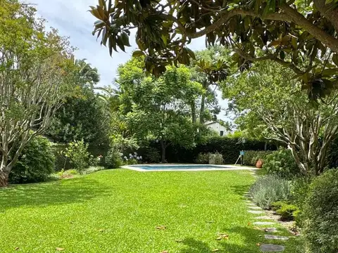 Casa 7 ambientes con 4 baños