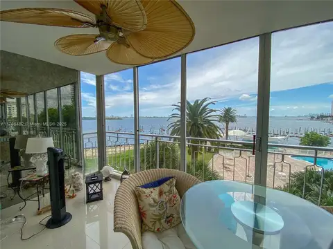 Departamento 3 ambientes MIAMI frente al mar