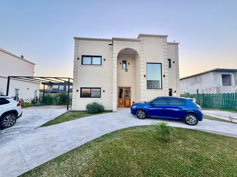 CASA EN VENTA 5 AMB LAGOS DE CANNING