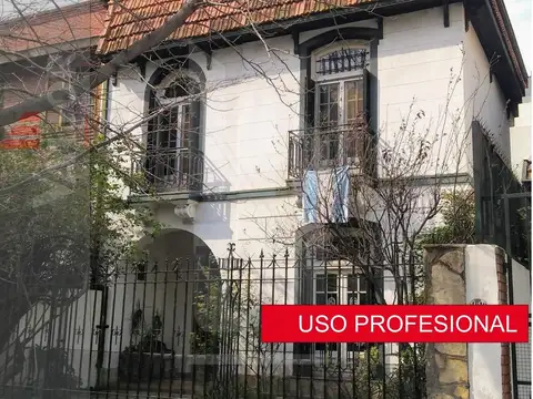 Espectacular casa de estilo, única por su estado  A mts. de Av. Triunvirato y de estación de Subte