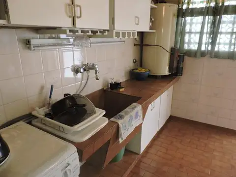 Casa 4 ambientes con 2 baños