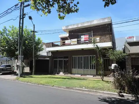 XINTEL(MBA-MBA-131) Casa - Venta - Argentina, Quilmes - TRIUNVIRATO, AV. 468