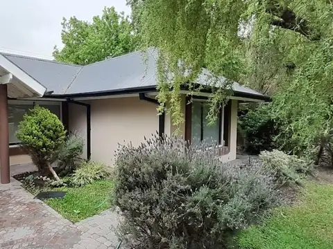 Av. Soberanía Nacional & Av. Arturo Jauretche, Gue