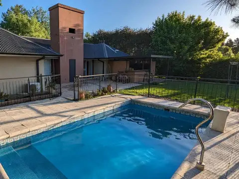 Casa en Venta con 5 cocheras