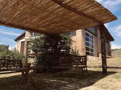 Casa 14 ambientes con 5 baños