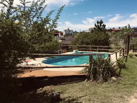 VENTA CASA MAS 3 DEPTO SIQUIMAN CON VISTA Y PILETA