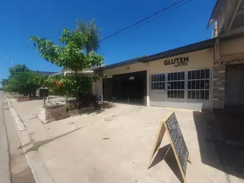 EXCELENTE PROPIEDAD: CASA, LOCALES COMERCIALES Y DEPTOS.