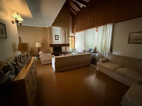 Casa 5 ambientes con 3 baños