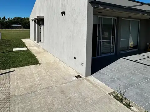 Casa en Alquiler en City Bell, $ 800.000