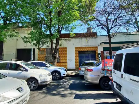 Lote con demolición-Zonificación USAA-Ideal edificio 7 pisos