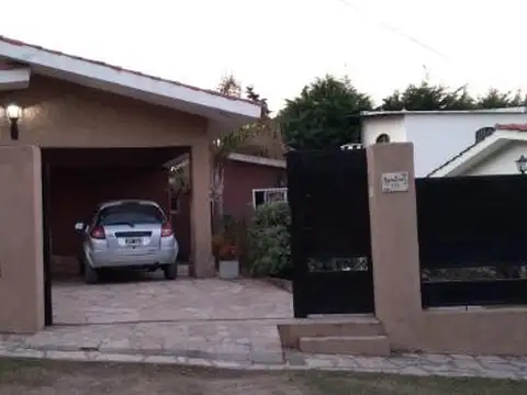 Casa en venta - 4 Dormitorios 2 Baños - Cantegril