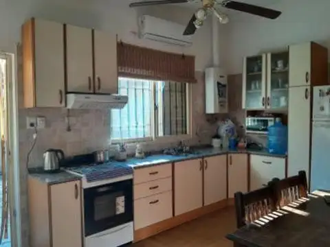 Casa 5 ambientes con 2 baños