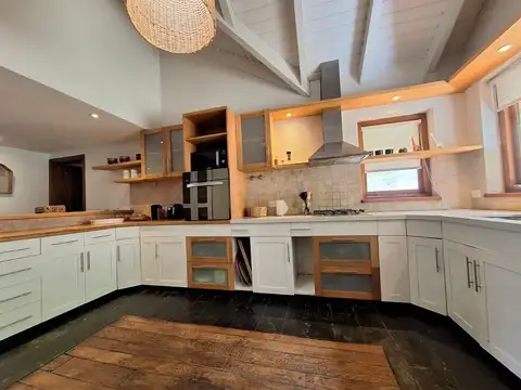 Casa en Venta con 2 cocheras