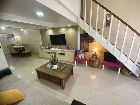 CASA EN VENTA 5 AMBIENTES MERLO