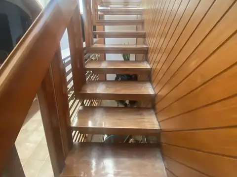 Casa 7 ambientes con 2 baños