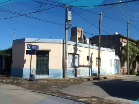 San Cruz e/ Félix Aguilar y San Luis