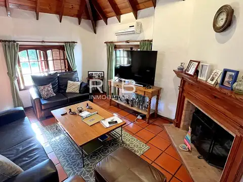 Casa 4 ambientes con 2 baños