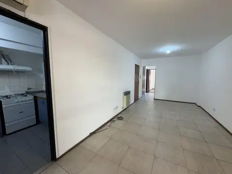 Departamento en alquiler de dos dormitorios con cochera y balcon al frente