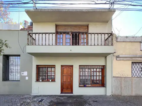 Casa de 2 dormitorios más local comercial