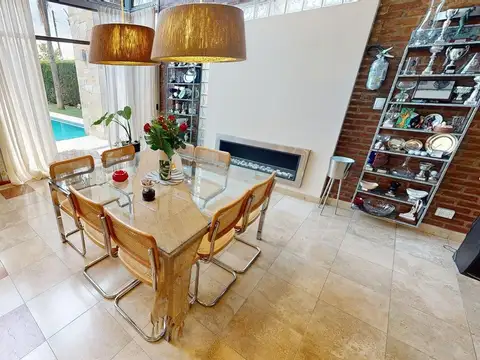 Casa en Venta con 2 cocheras