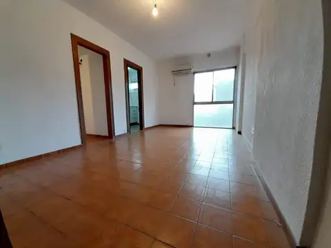 EXCELENTE DEPTO-MUCHA LUZ-VENTILACIÓN-MEDIOS DE TRANSPORTE