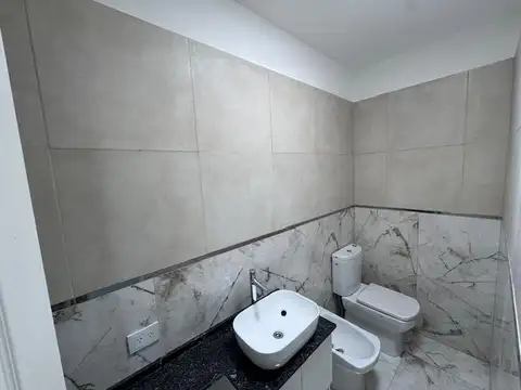 Casa 4 ambientes con 2 baños