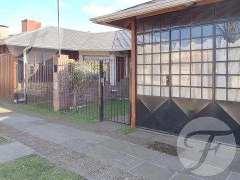 Casa en venta en Miramar | PH 3 ambientes - patio, parrilla y garage | Permuta por casa en San Pedro