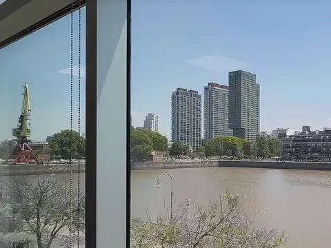 Excelente oficina con vista al dique