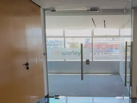 Oficina en Alquiler con 2 cocheras