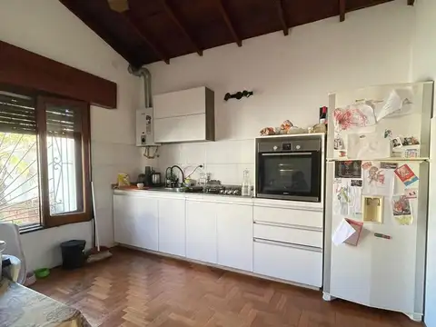 Casa en Villa Dominico de 3 ambientes con cochera y patio
